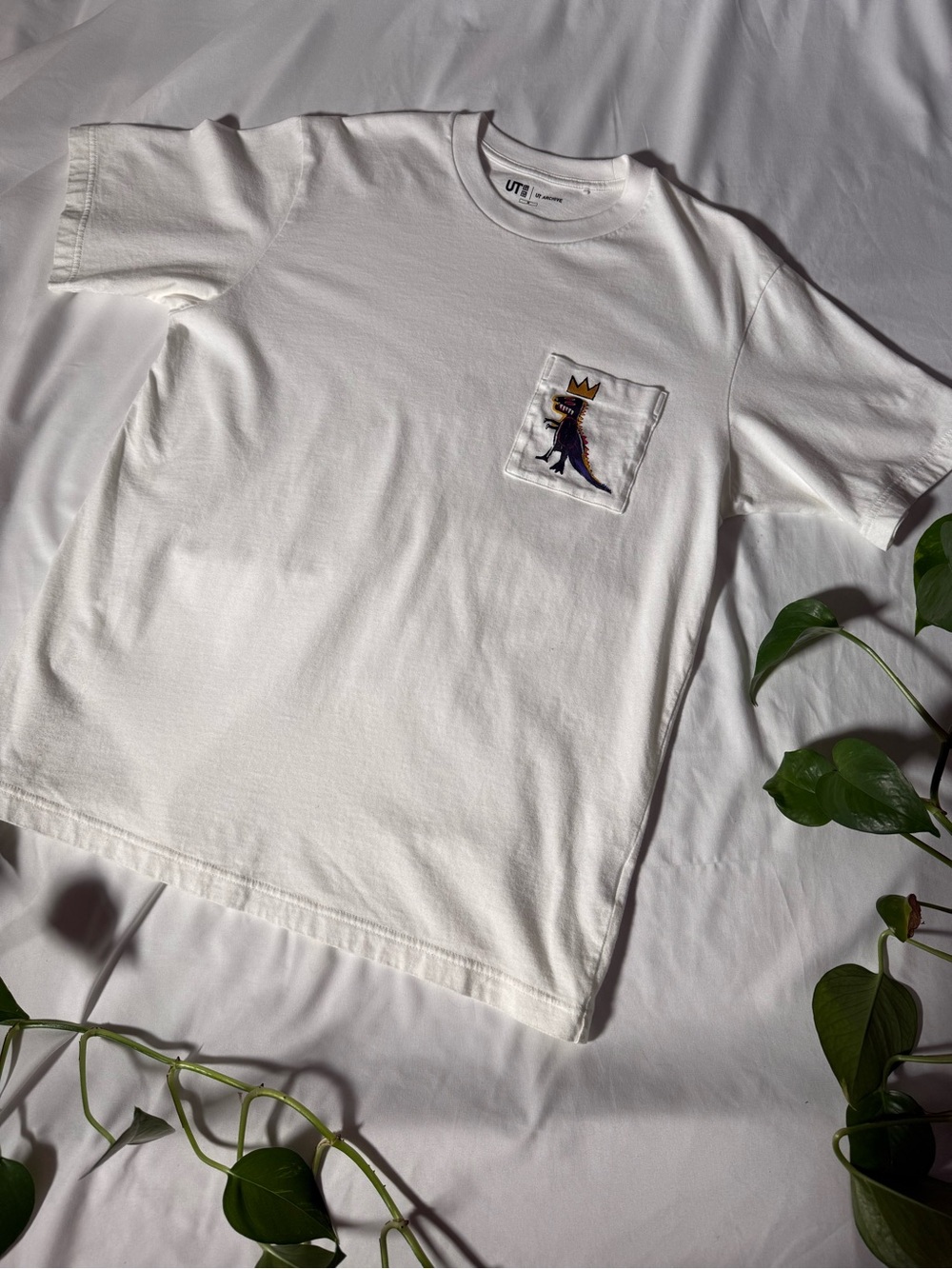 Uniqlo UT White Short Sleeve Jean-Michel Basquiat Crowned Dino Pocket Tee | M